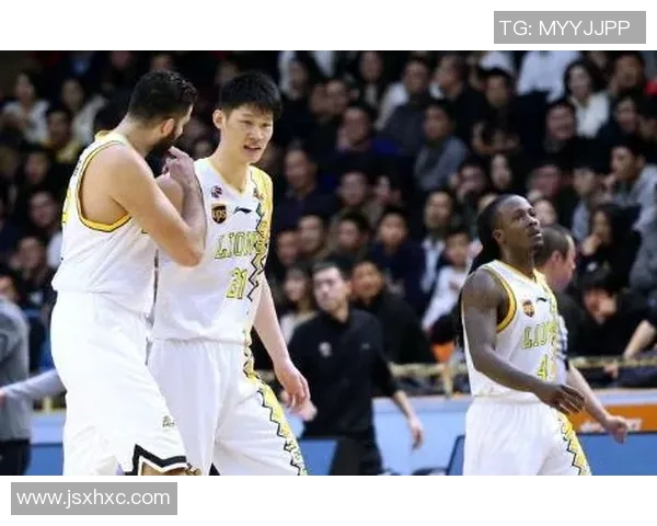 武汉篮球队以56分领跑世界杯积分榜展现强劲实力和团队合作精神